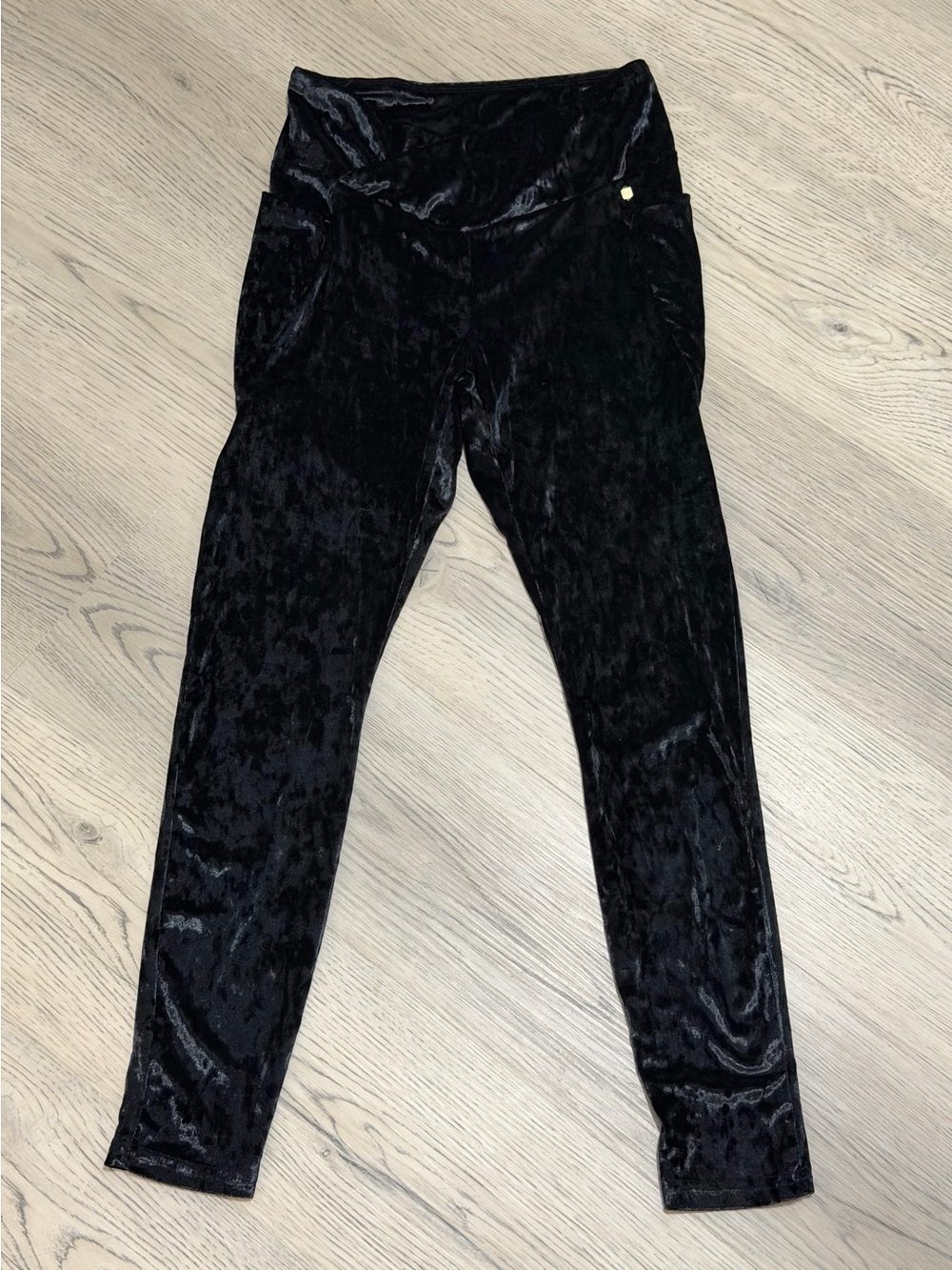 Fabletics Crossover High Waisted Crushed Velour Legging Celeste Black Size M NEW - Picture 2 of 7